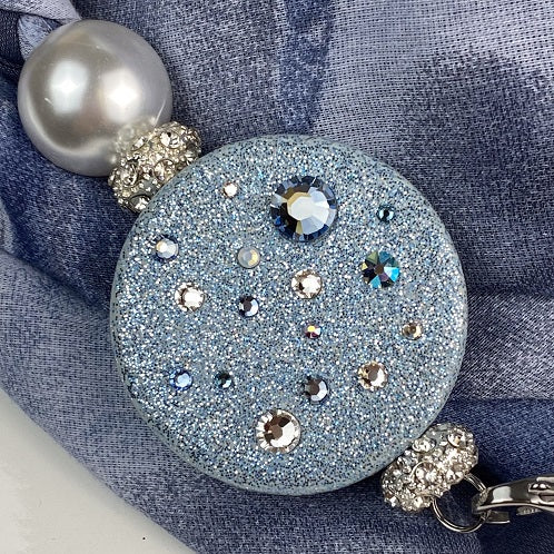 Sciarpa con Dettaglio Gioiello - Brillissima  - Blu Celeste polvere - Tondo Celeste polvere