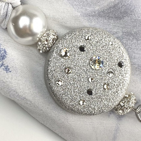 Sciarpa con Dettaglio Gioiello - Brillissima  - Bianco Grigio Blu - Tondo Argento