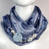 Sciarpa con Dettaglio Gioiello - Brillissima  - Blu Celeste polvere - Tondo Celeste polvere